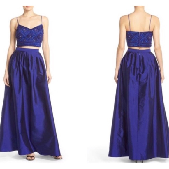 Adrianna Papell Dresses & Skirts - NWT Adrianna Papell Embellished Top Taffeta Size  8